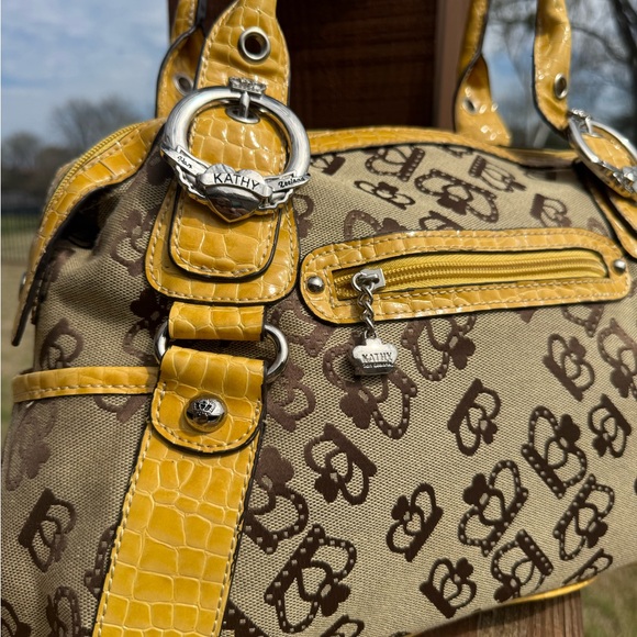 EUC Kathy Van Zeeland Vintage Yellow And Canvas Crown Pattern Shoulder Bag - Picture 3 of 13